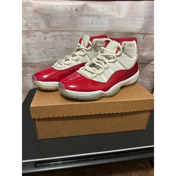 Men’s JORDAN 11 CHERRY 10.5 - Picture 1 of 11